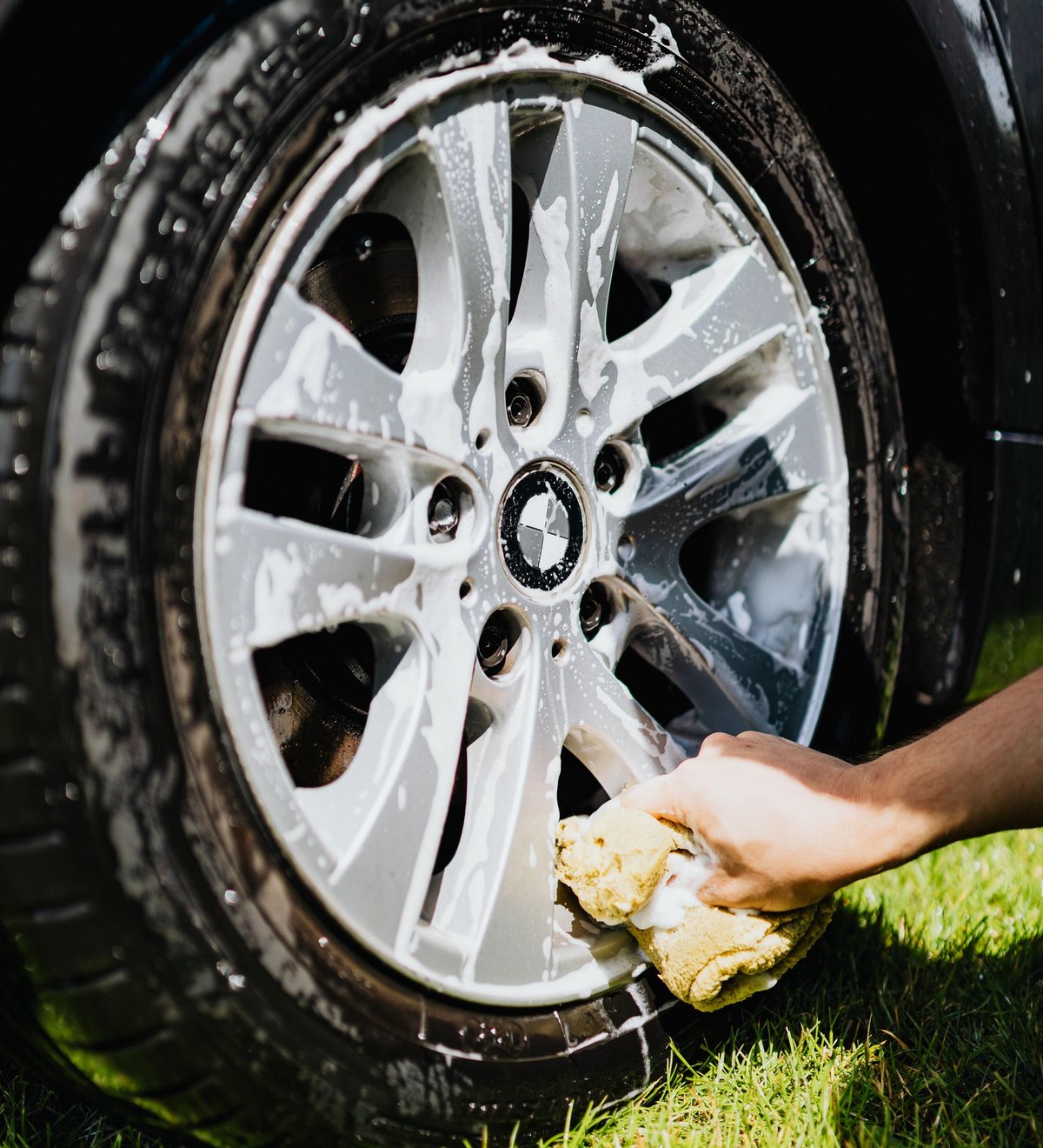Clean wheel and tire with shine highlights after acid-free rim and tire detailing